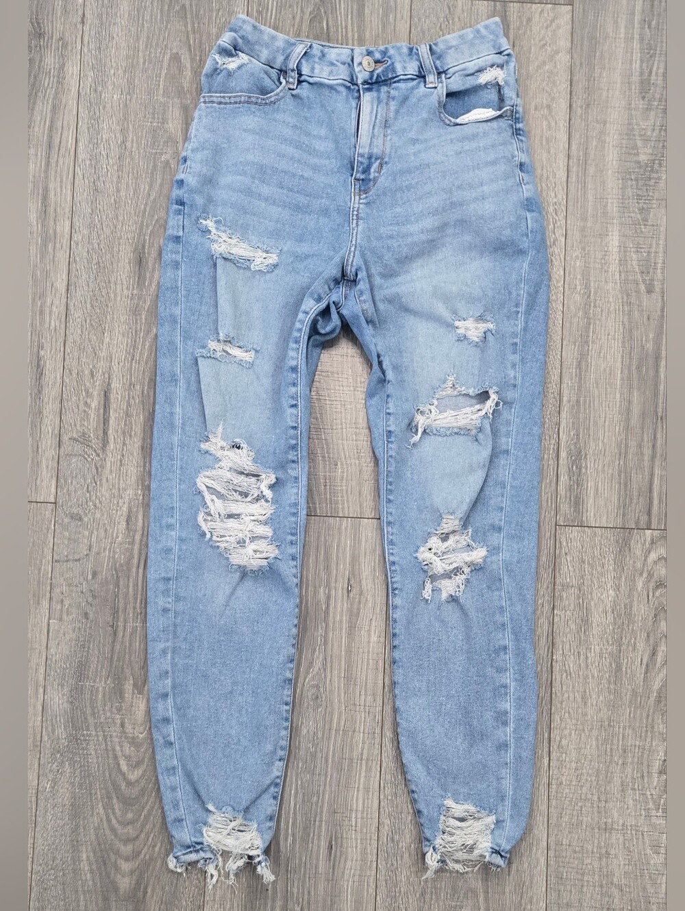 American Eagle Women’s Size 10 Light Wash Super Ripped Distressed Skinny Jeans